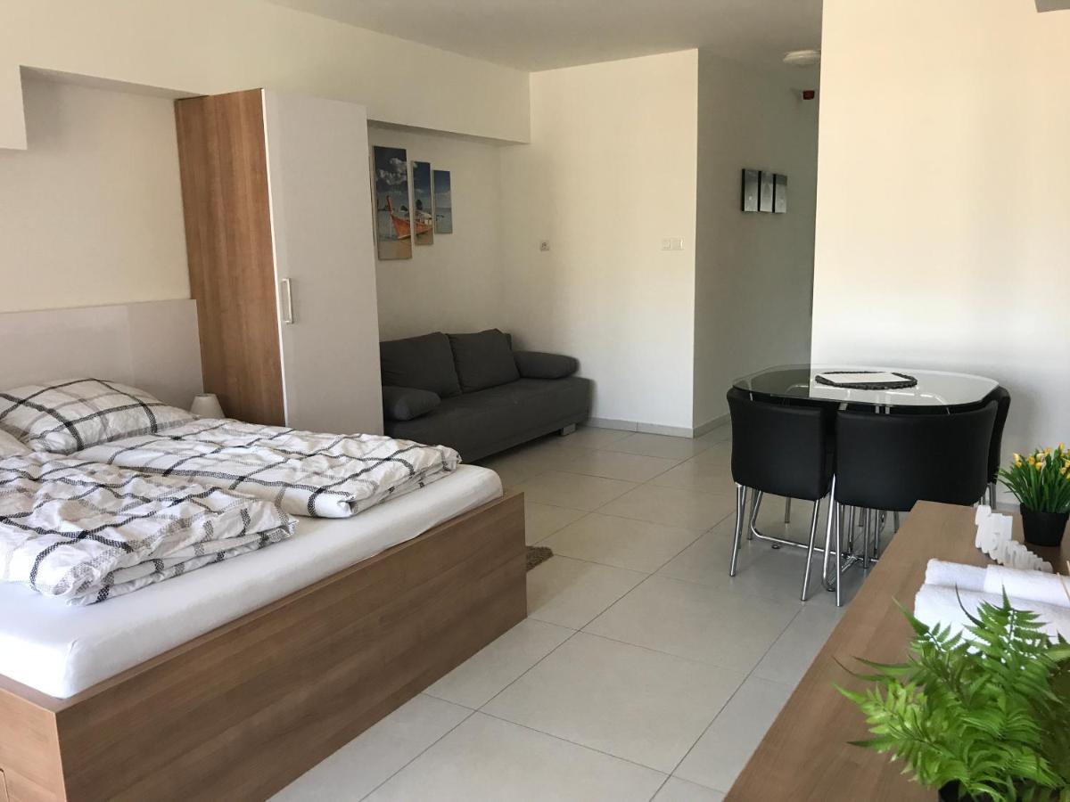Апартаменти Tisza Gyongye Apartmanhaz Сегед Екстер'єр фото