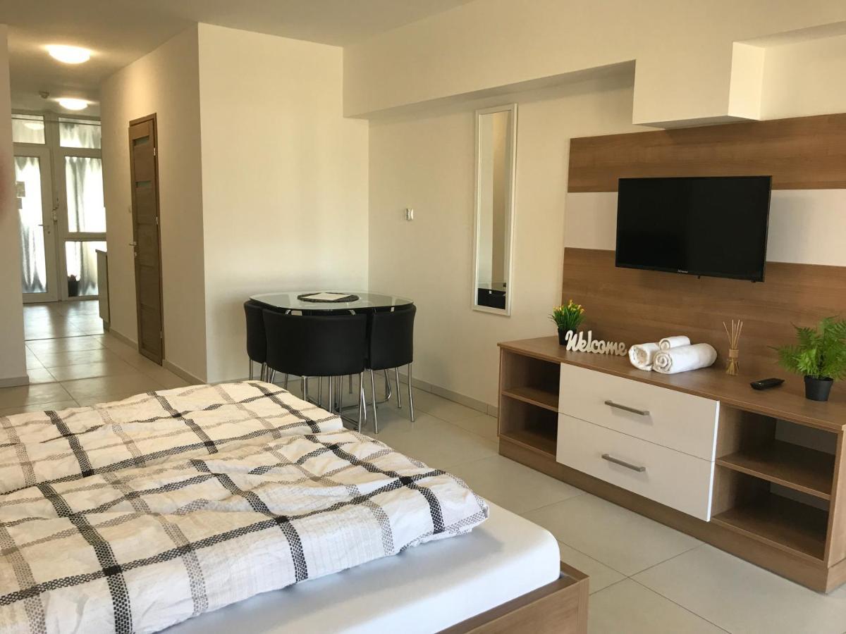 Апартаменти Tisza Gyongye Apartmanhaz Сегед Екстер'єр фото