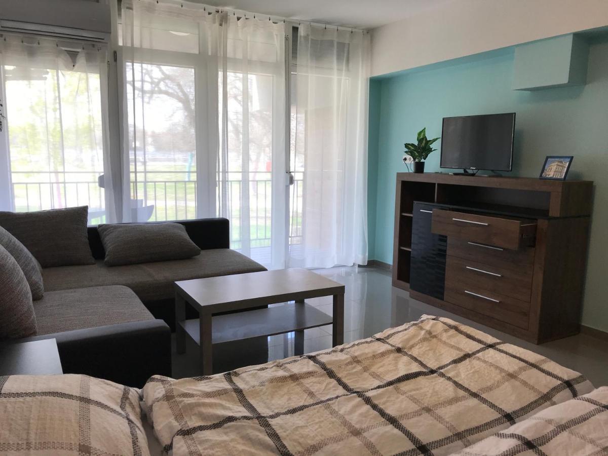 Апартаменти Tisza Gyongye Apartmanhaz Сегед Екстер'єр фото
