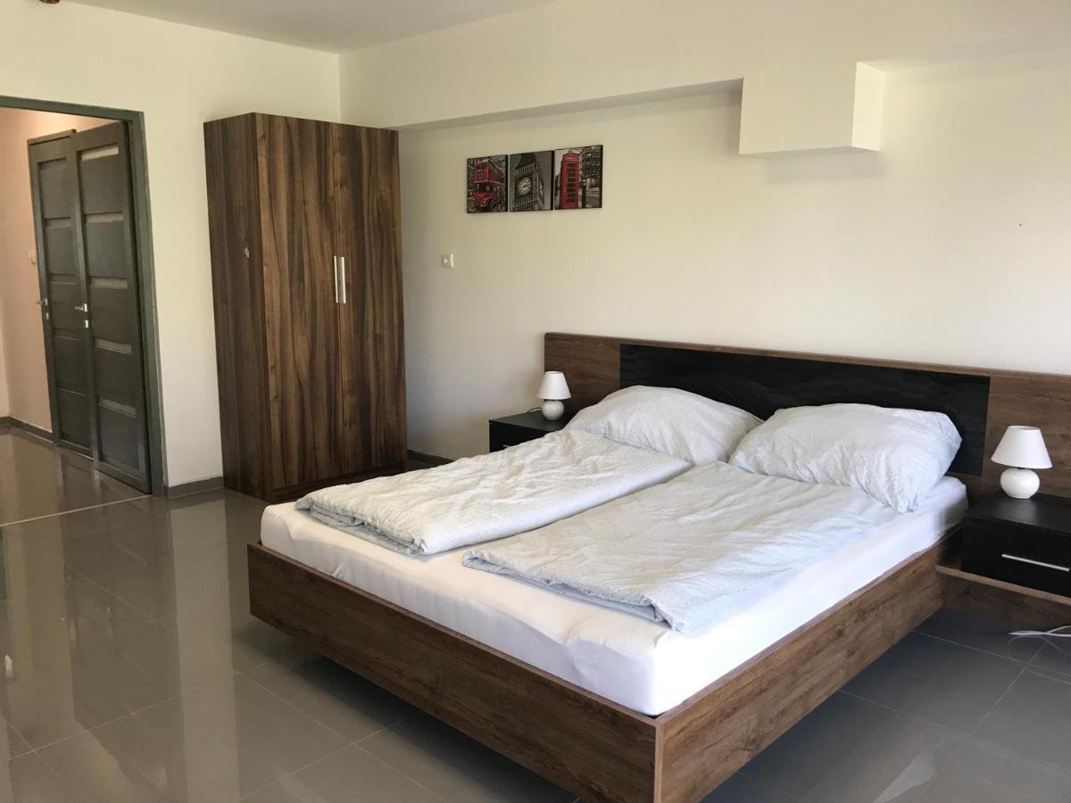 Апартаменти Tisza Gyongye Apartmanhaz Сегед Екстер'єр фото
