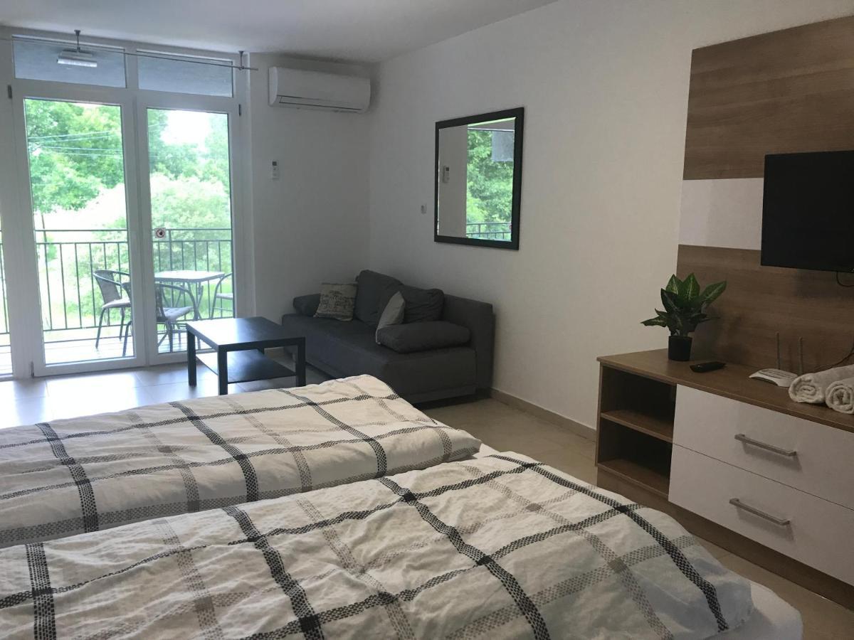 Апартаменти Tisza Gyongye Apartmanhaz Сегед Екстер'єр фото