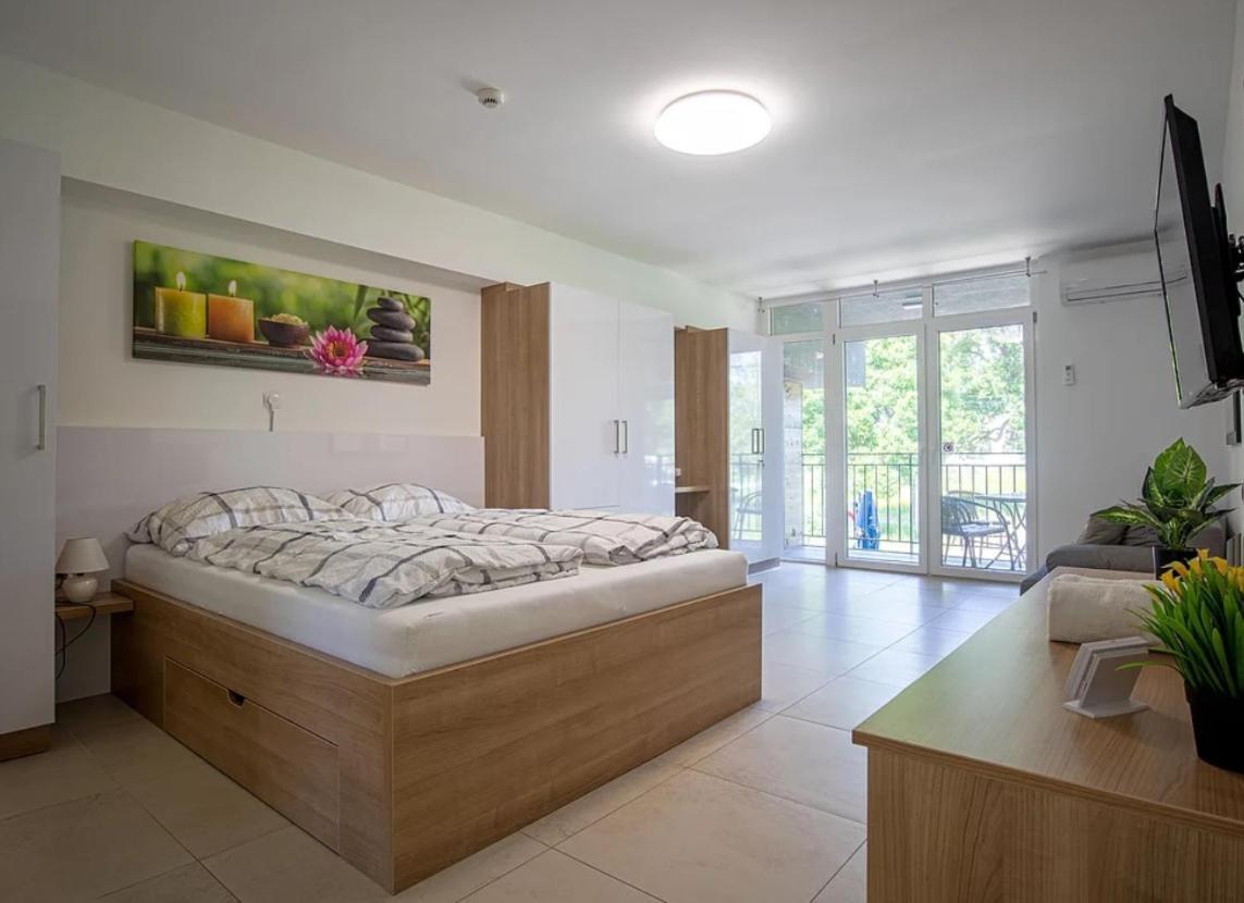 Апартаменти Tisza Gyongye Apartmanhaz Сегед Екстер'єр фото