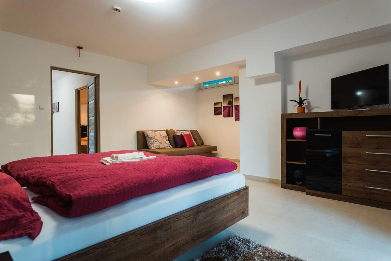 Апартаменти Tisza Gyongye Apartmanhaz Сегед Екстер'єр фото